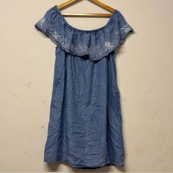 beachlunchlounge Rosella Off Shoulder Chambray Embroidered Shift Dress - Picture 2 of 5